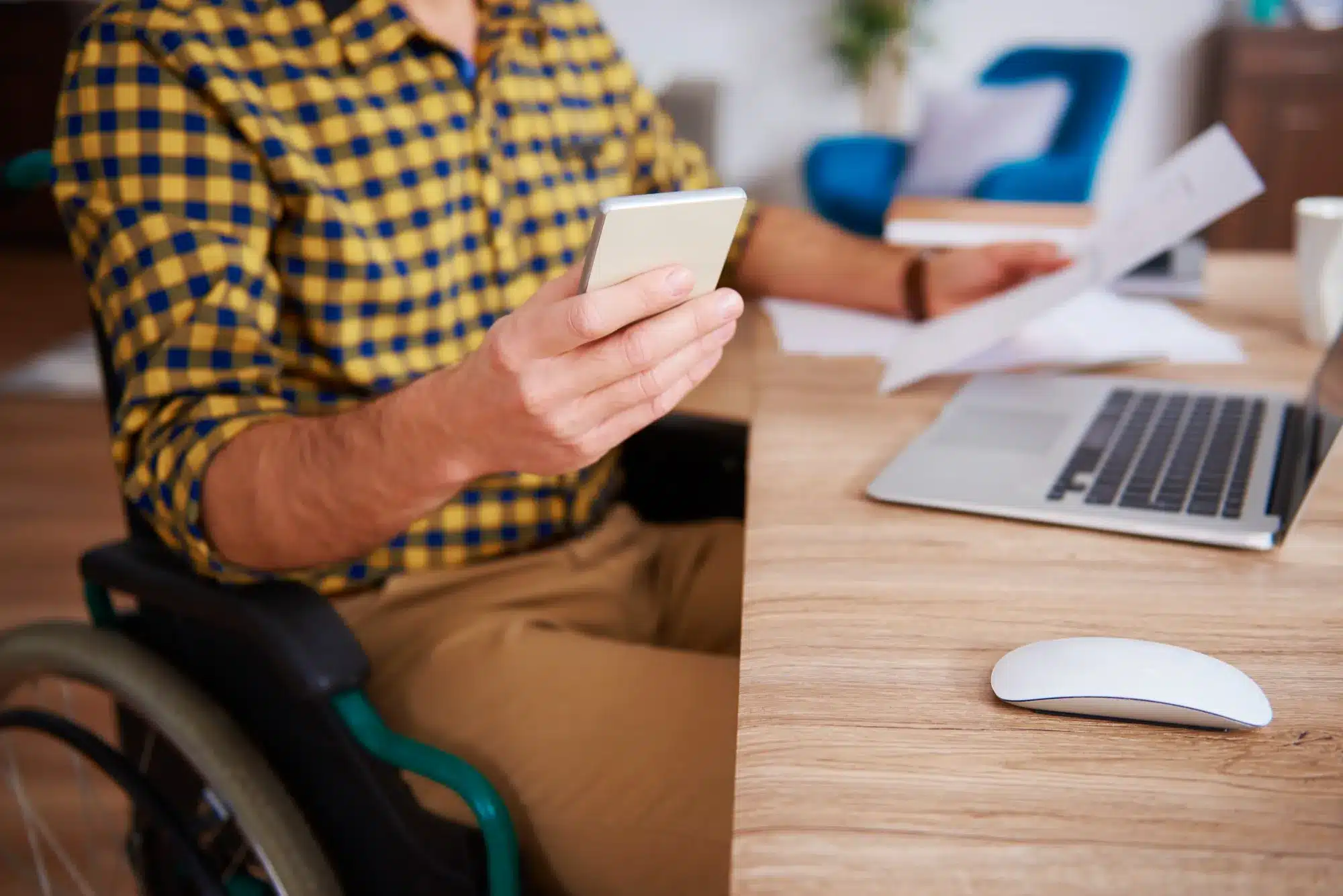Comment améliorer l'accessibilité ? En commençant par améliorer au fur et à mesure plutôt qu'en attendant une refonte complète ? Un utilisateur peut être bloqué par un critère, donc toute amélioration peut aider des utilisateurs !